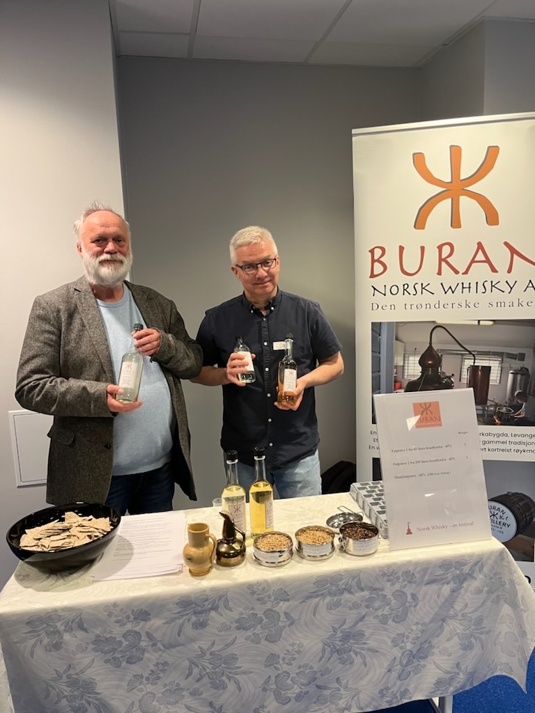 Peder og Ole André på stand under Norsk Whisky - En festival